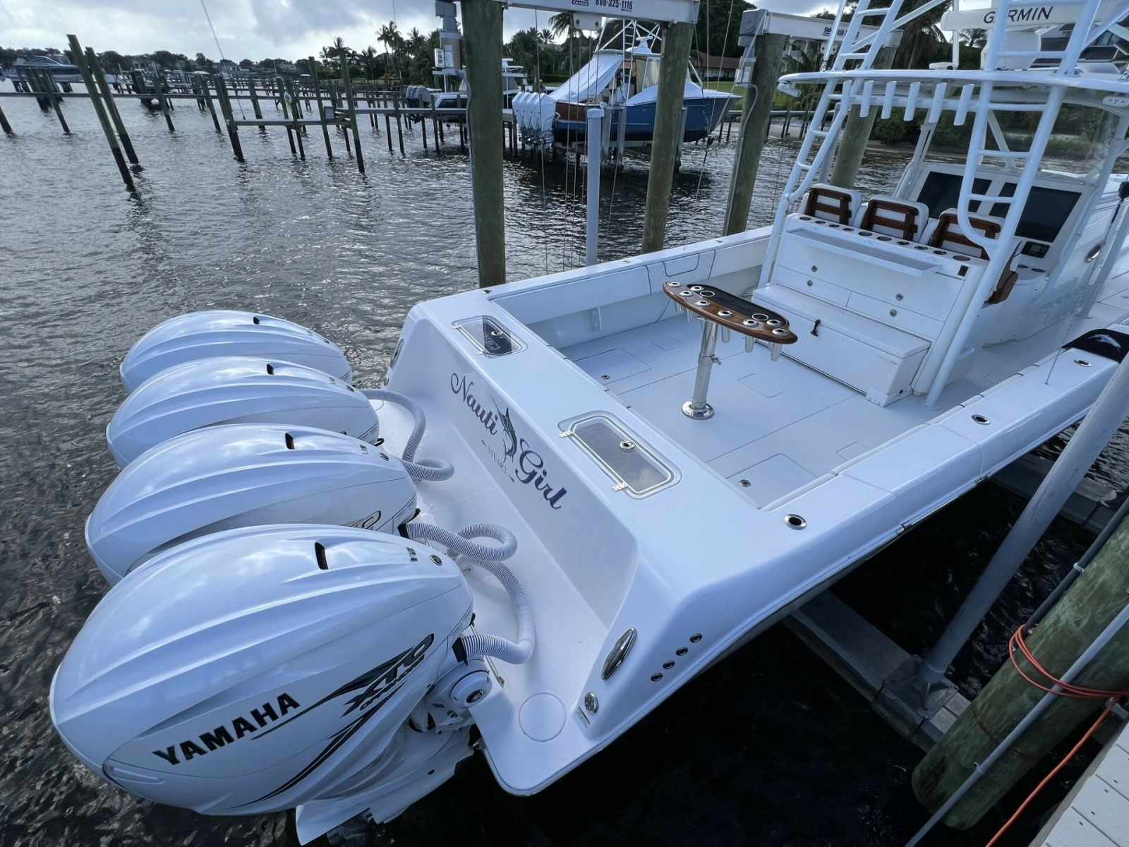 Contender 44 NAUTI GIRL - Aft