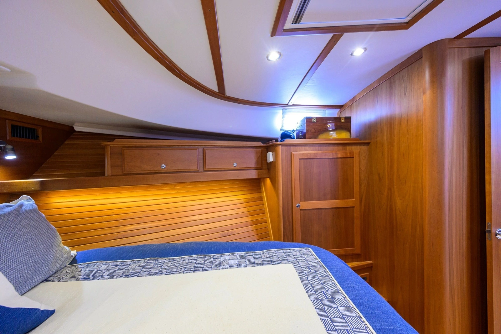2018 Sabre 45 Salon Express