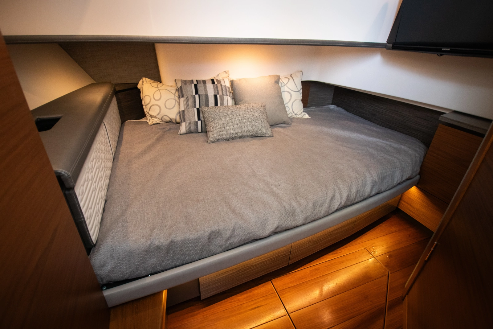 2018 Tiara Yachts 