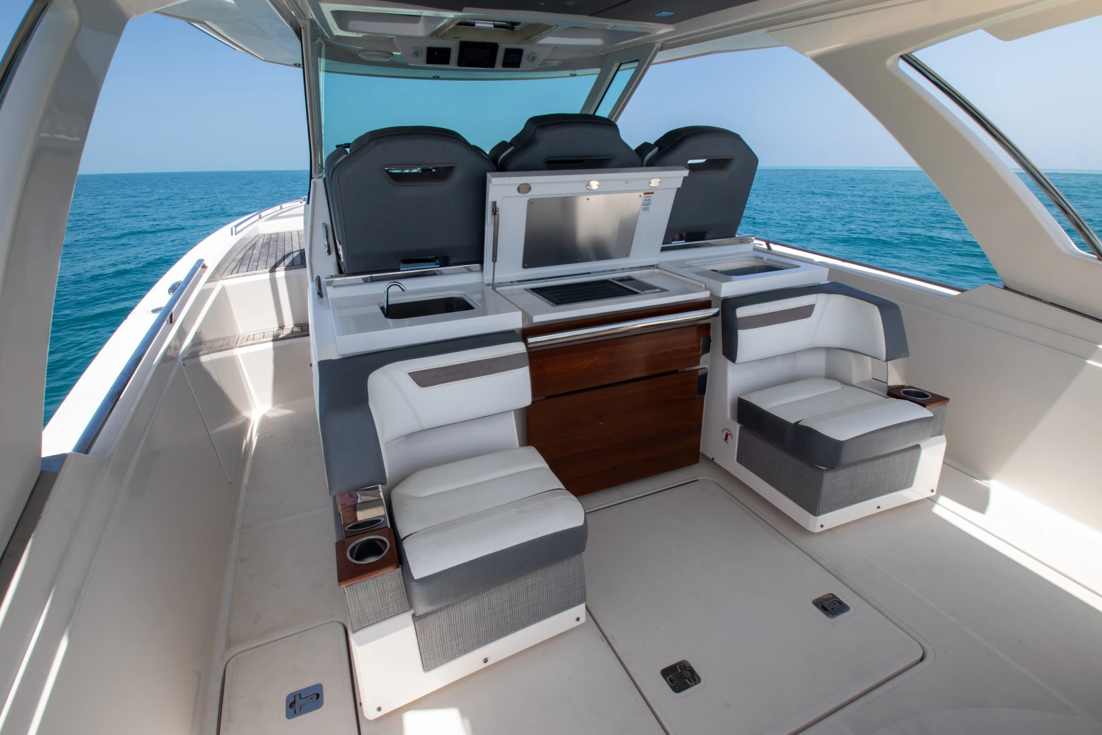 2018 Tiara Yachts 