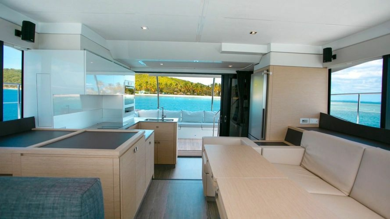 2020 Fountaine Pajot