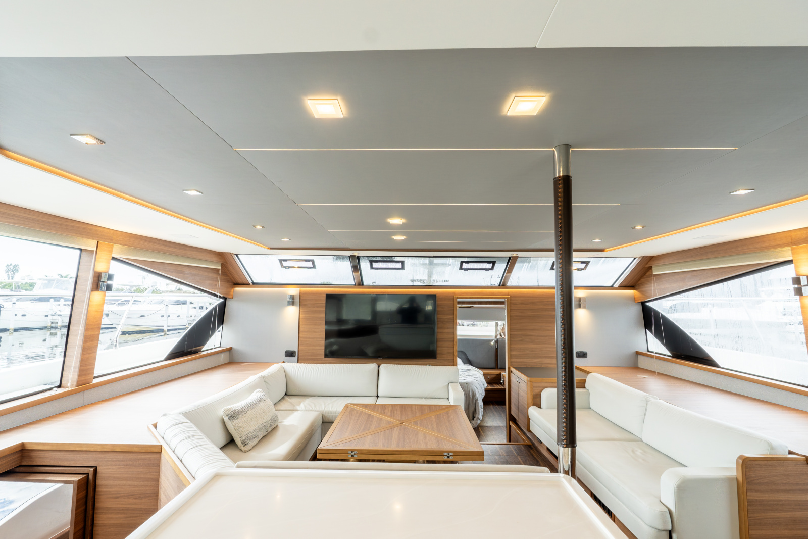 2023 Aquila 54 YACHT