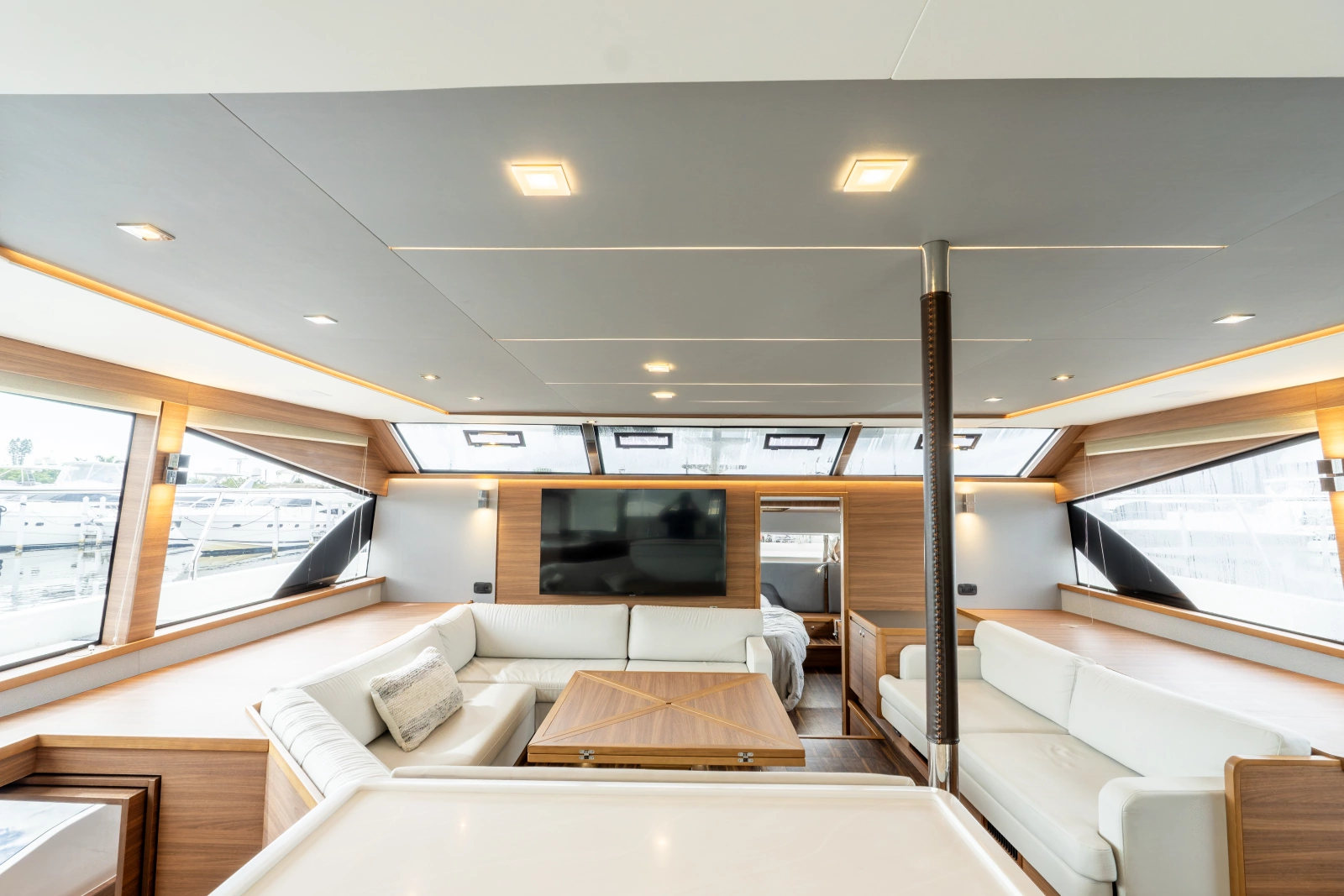 2023 Aquila 54 YACHT