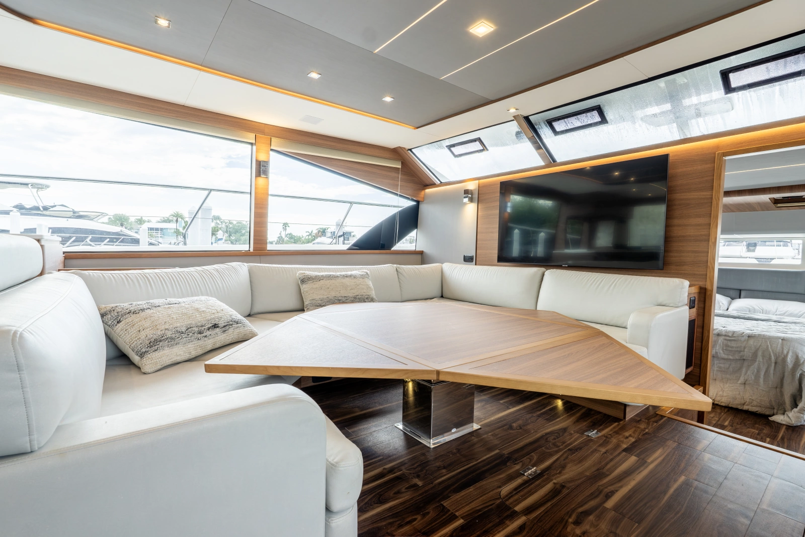 2023 Aquila 54 YACHT