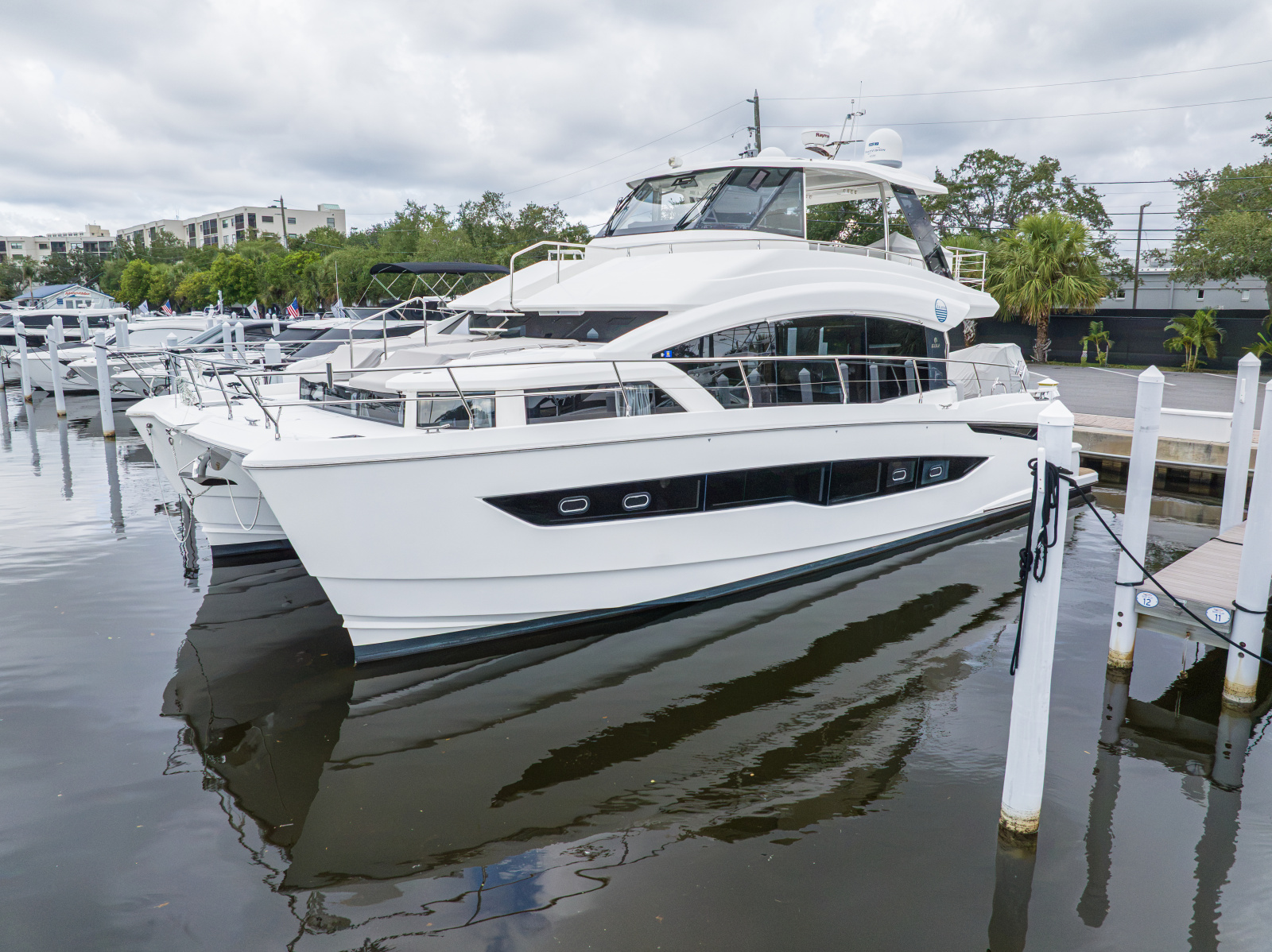 2023 Aquila 54 YACHT
