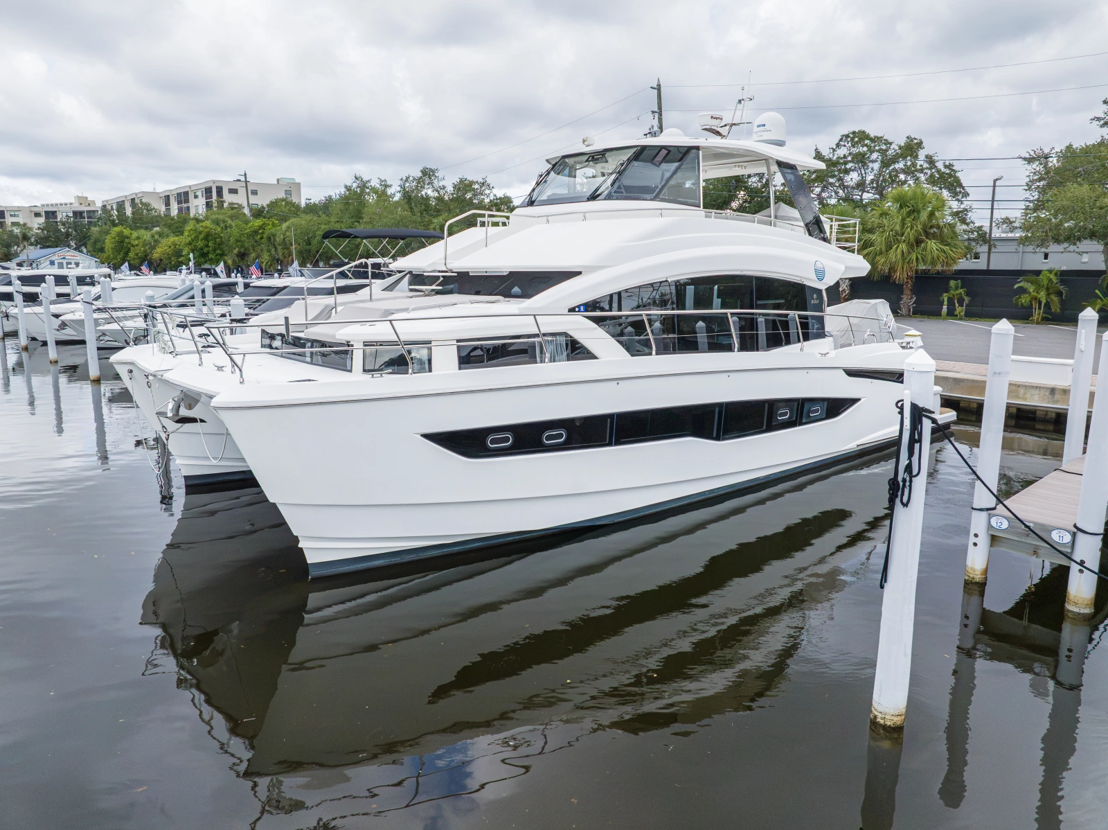 2023 Aquila 54 YACHT