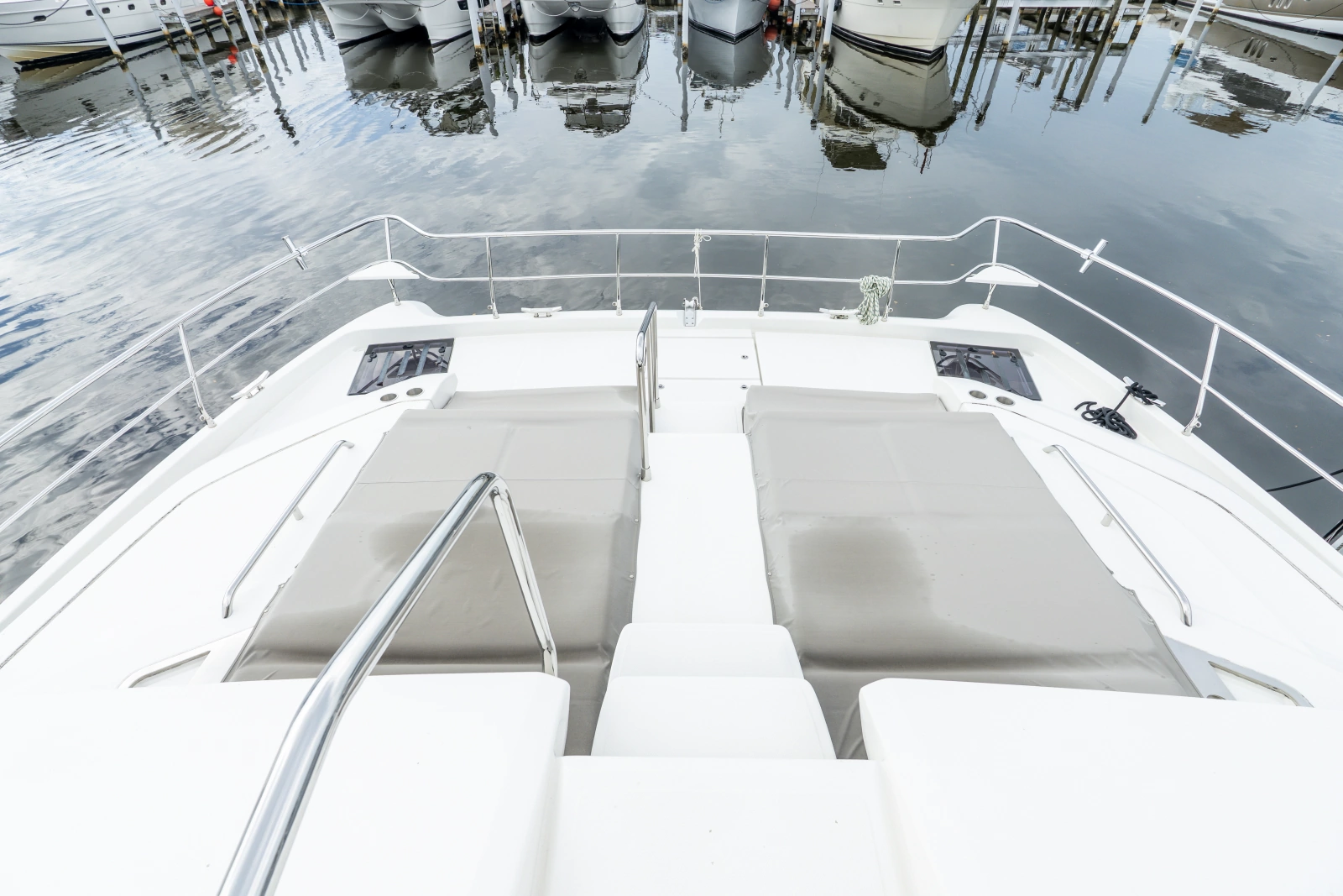2023 Aquila 54 YACHT