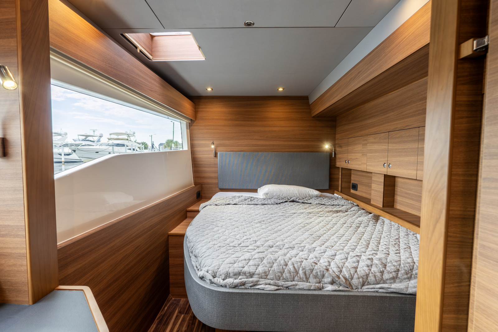 2023 Aquila 54 YACHT