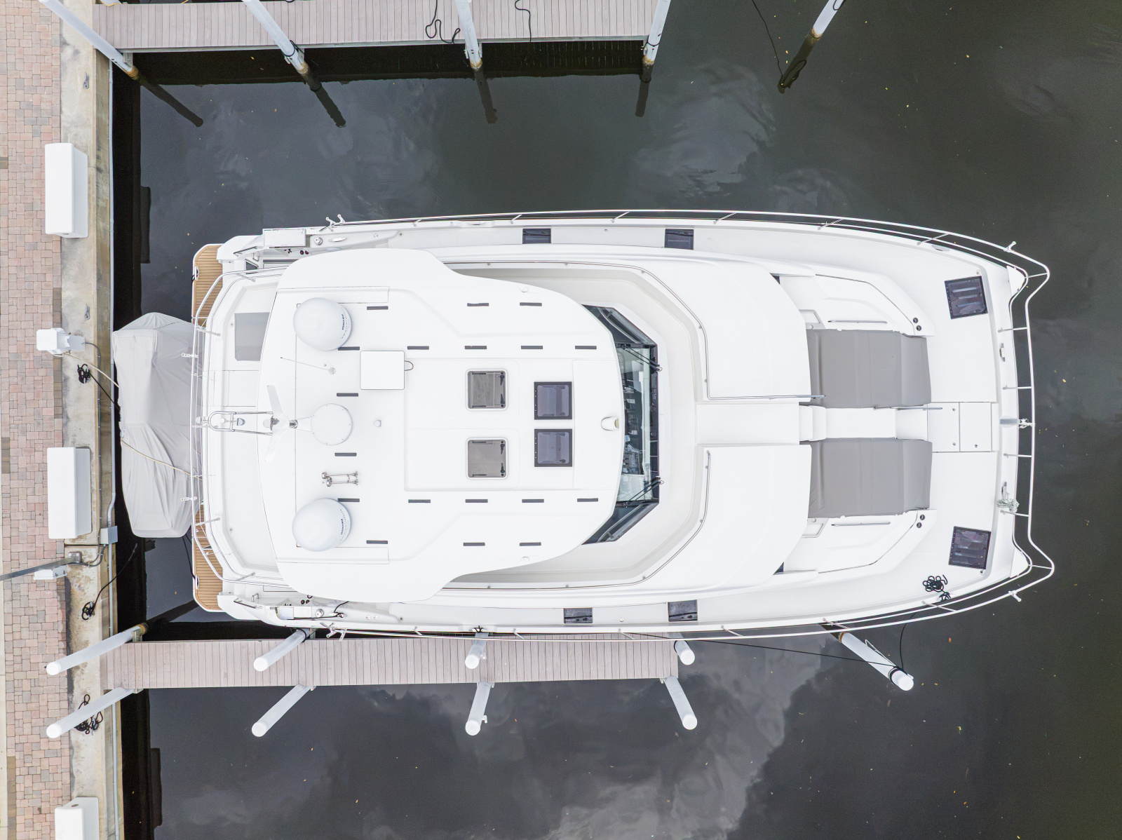 2023 Aquila 54 YACHT