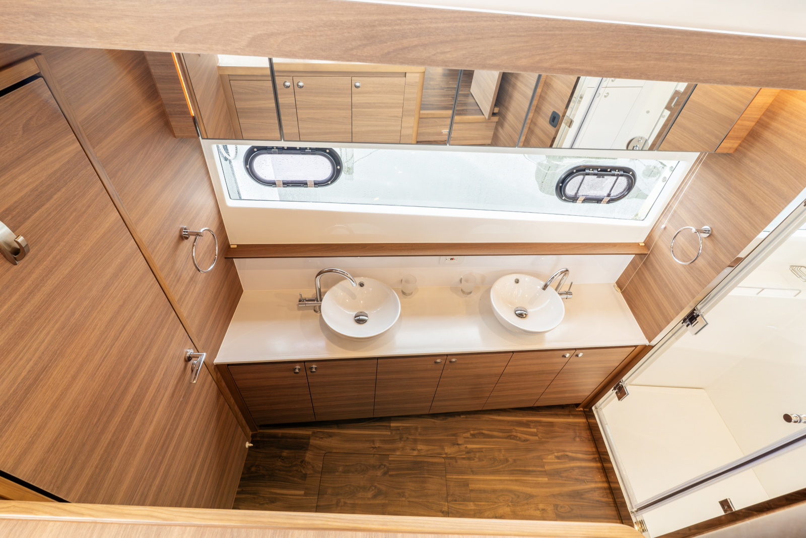 2023 Aquila 54 YACHT
