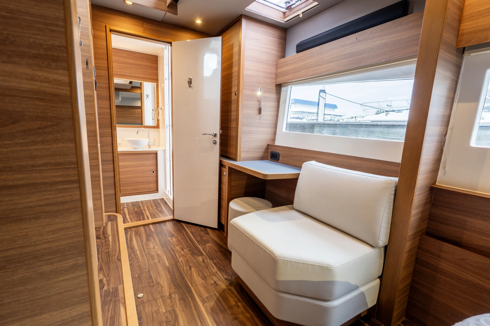 2023 Aquila 54 YACHT