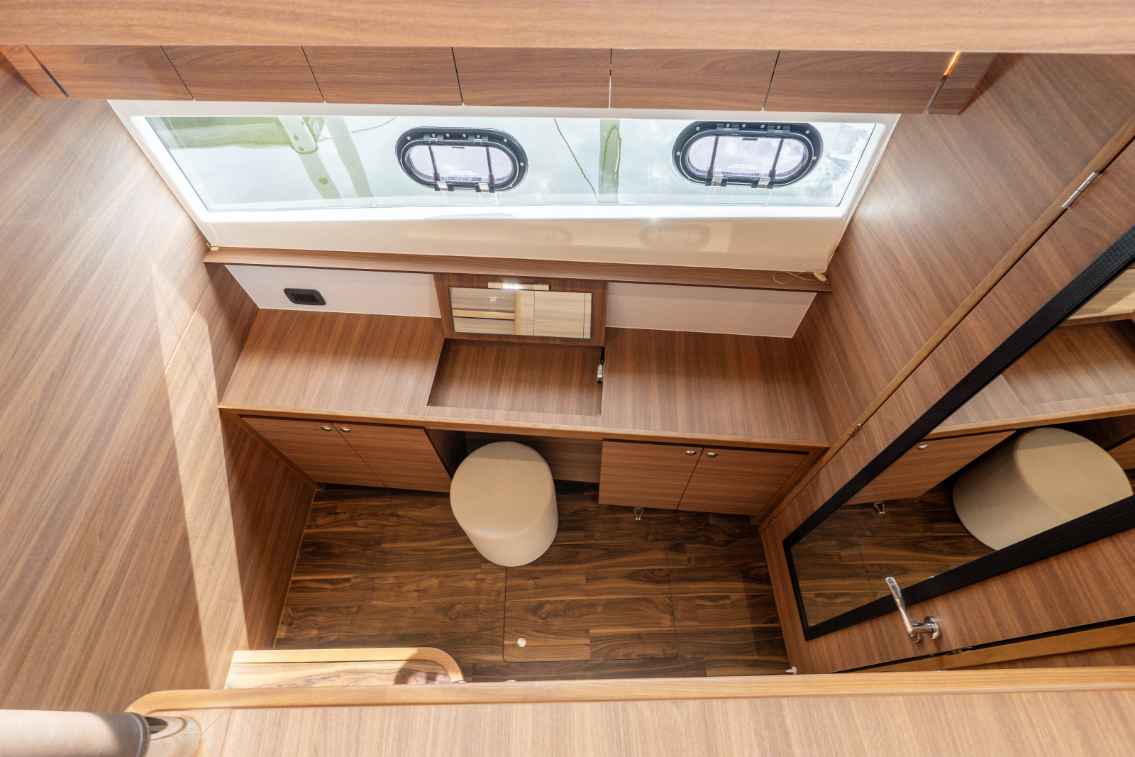 2023 Aquila 54 YACHT