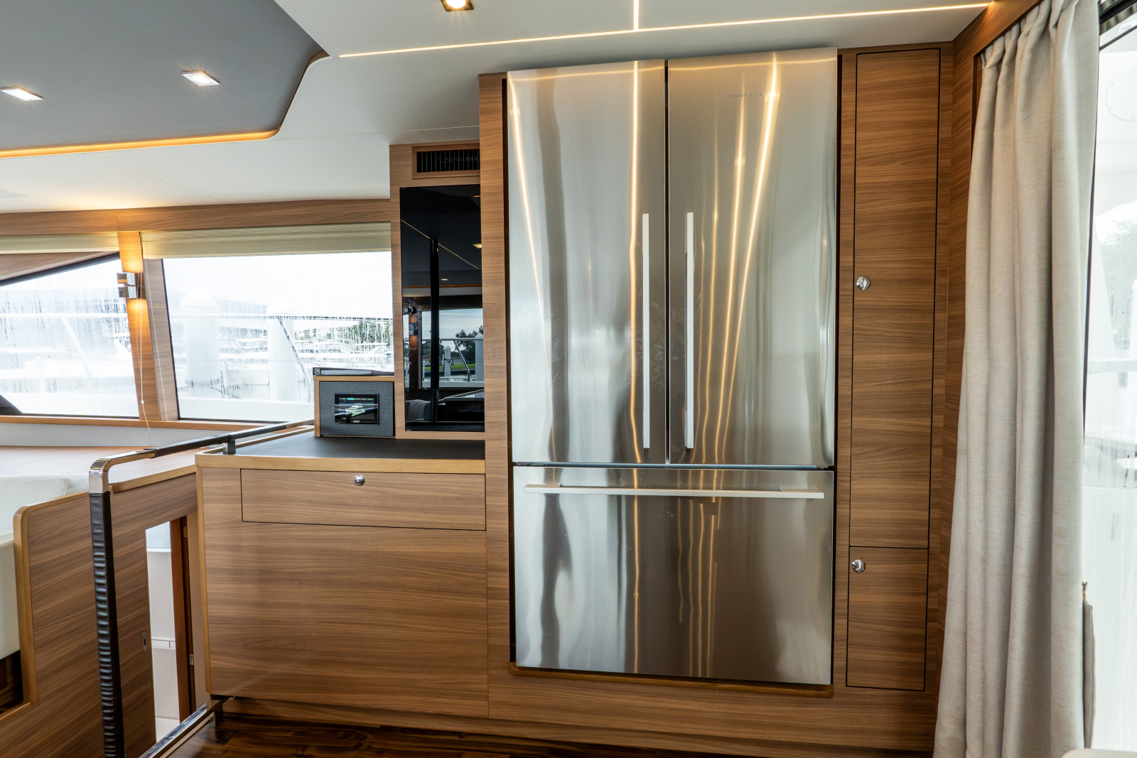 2023 Aquila 54 YACHT
