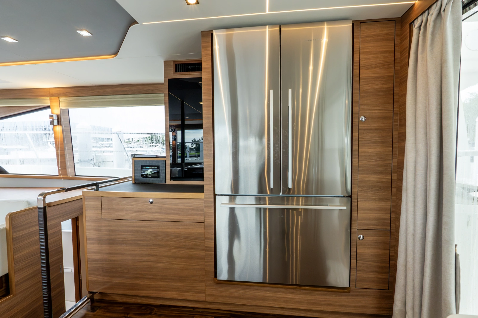 2023 Aquila 54 YACHT