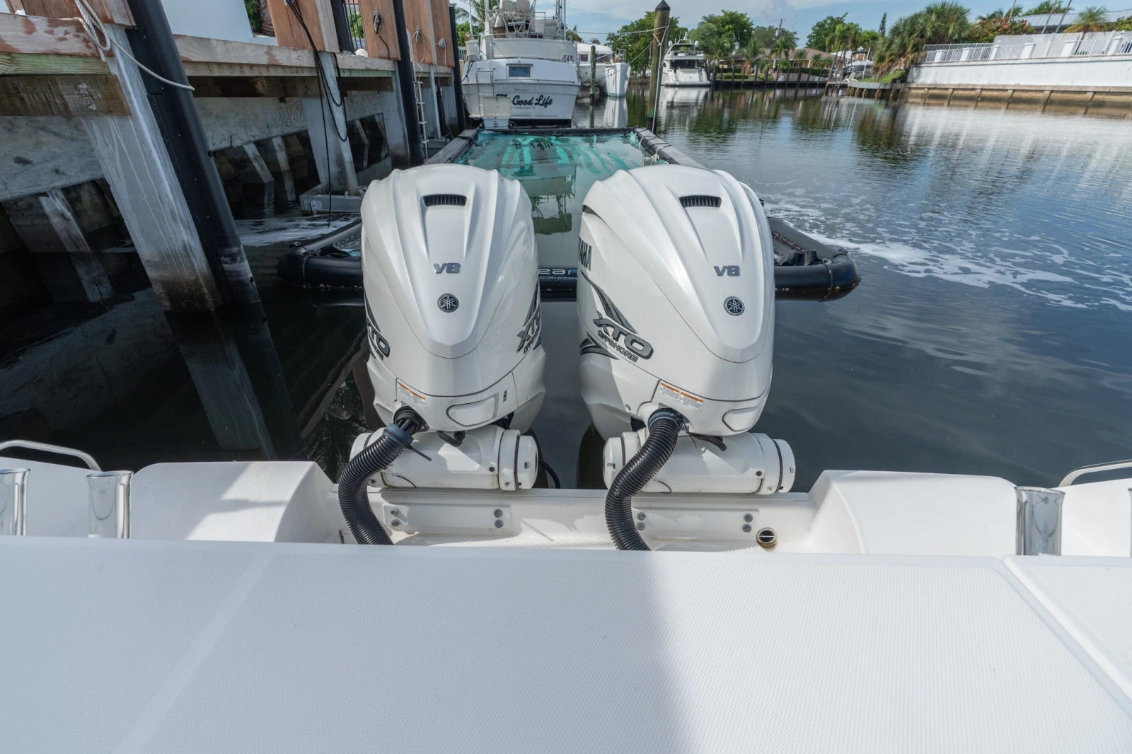 2020 Everglades 355 CC