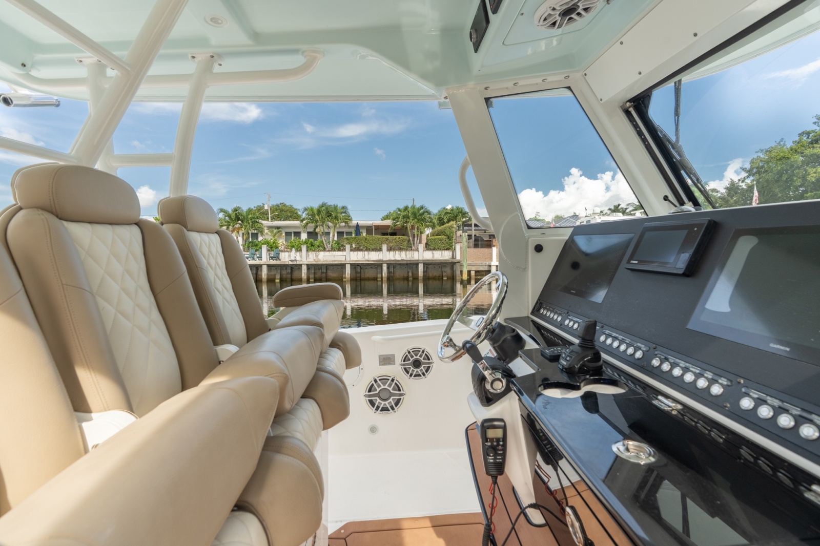 2020 Everglades 355 CC