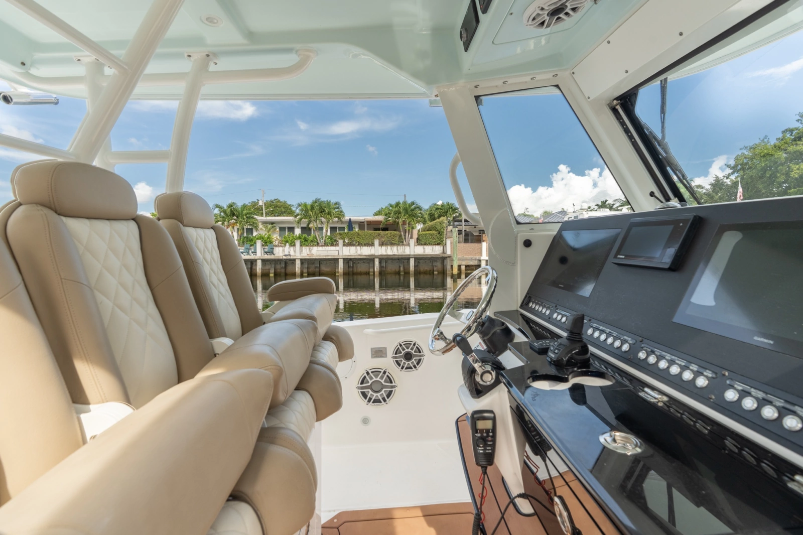 2020 Everglades 355 CC