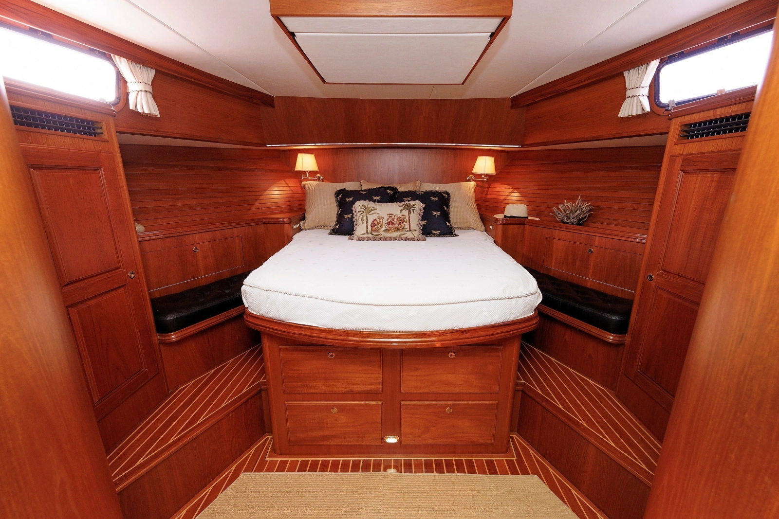 2008 Alden 52 Salon Express
