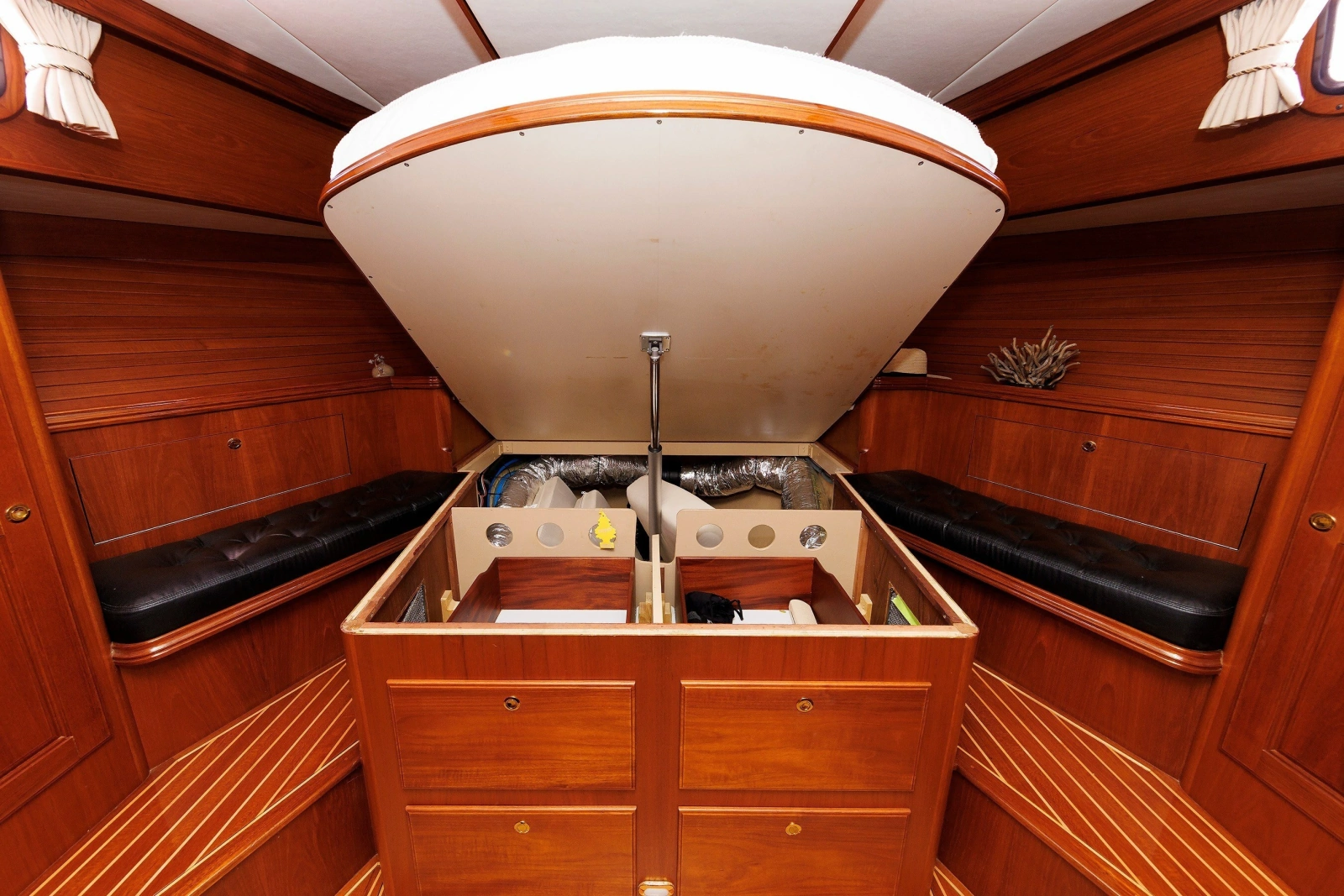 2008 Alden 52 Salon Express