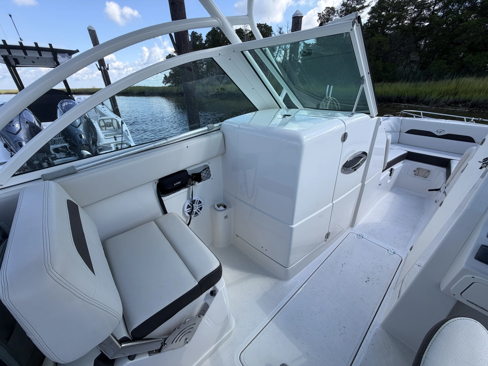 2023 Sailfish 245 DC