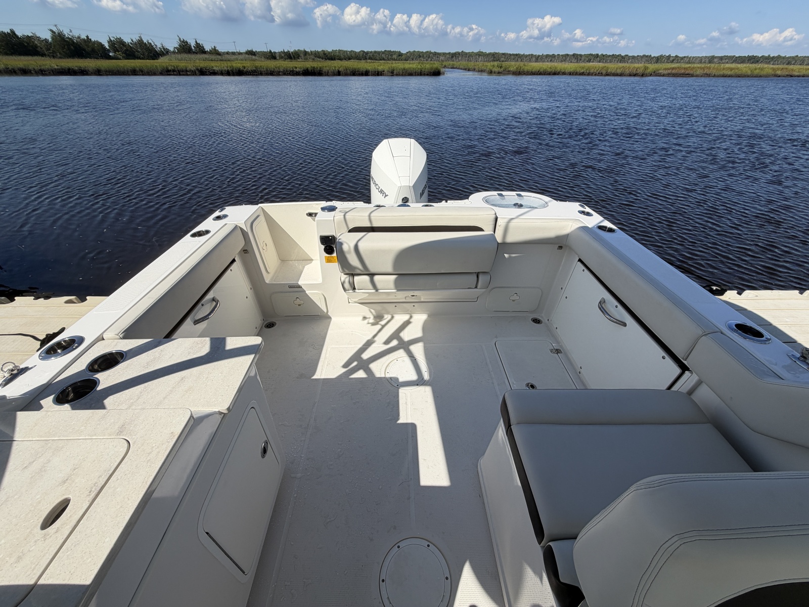 2023 Sailfish 245 DC