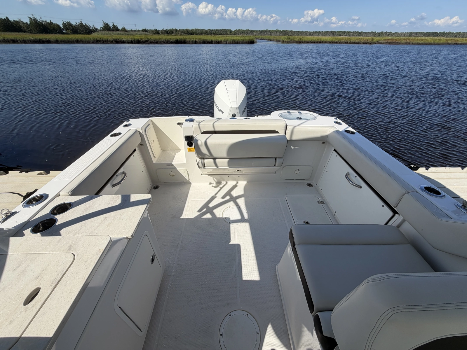 2023 Sailfish 245 DC