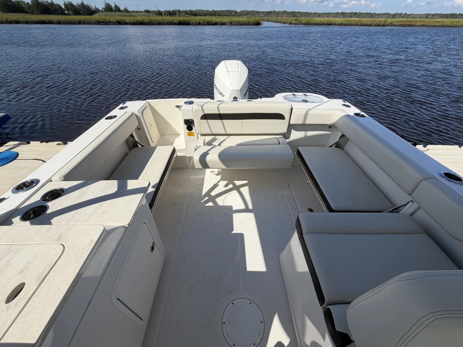 2023 Sailfish 245 DC