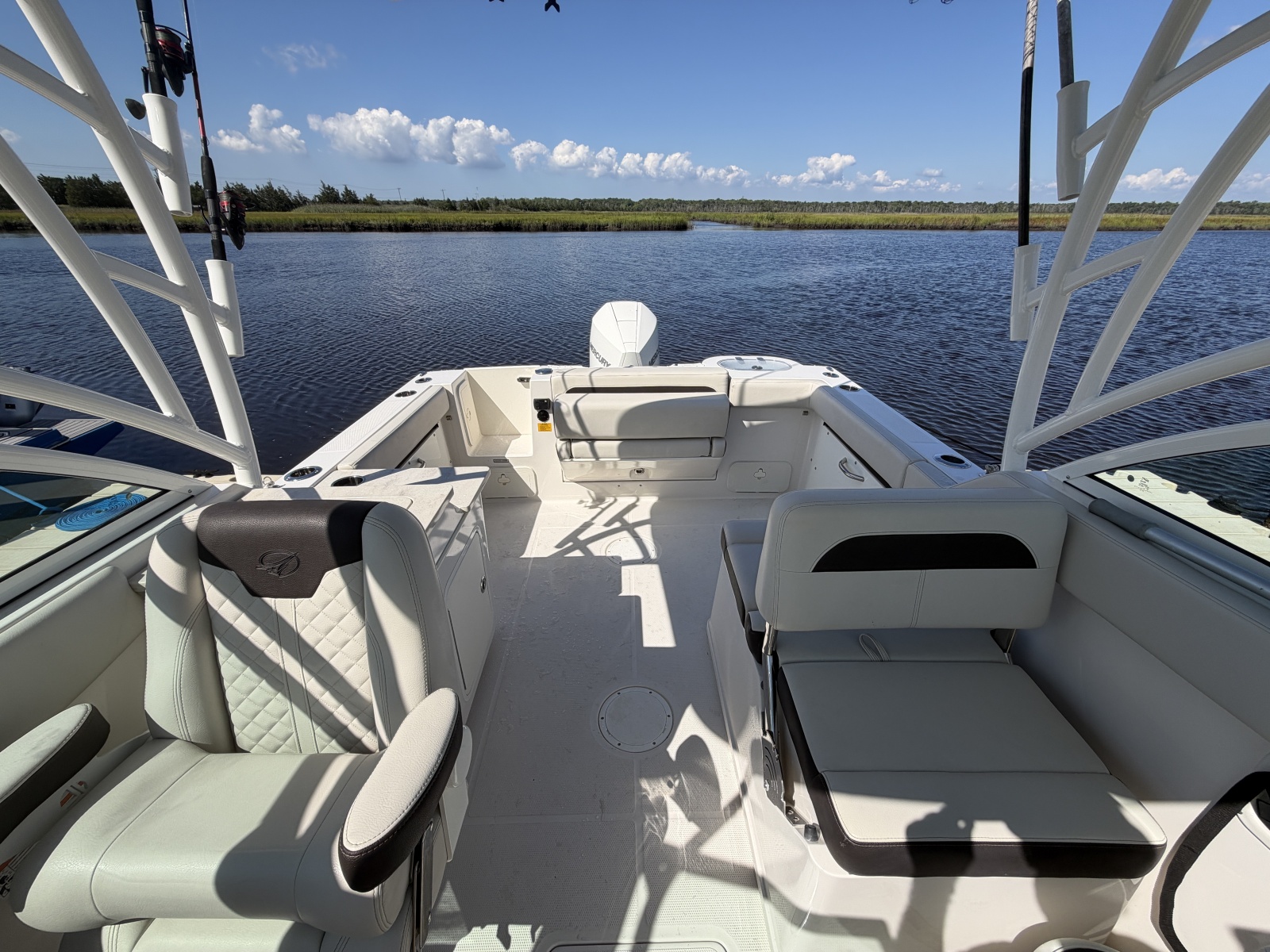 2023 Sailfish 245 DC