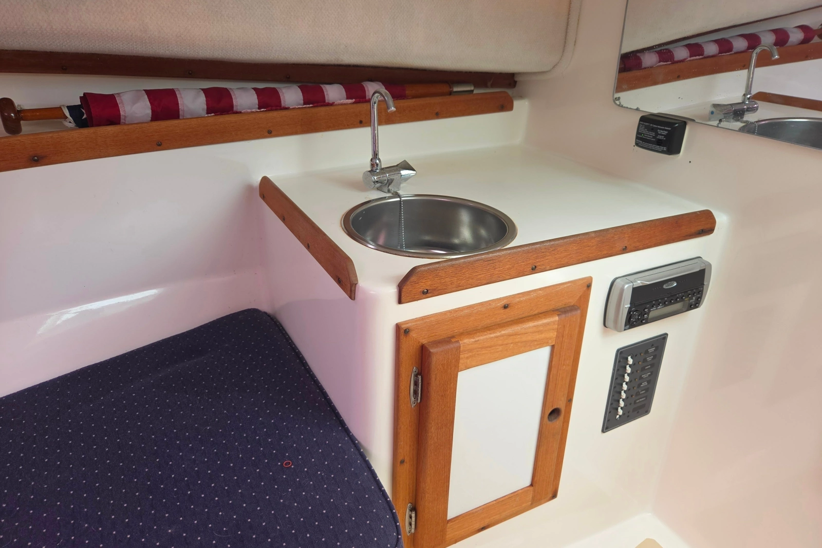 2004 Hunt Yachts Surfhunter 25
