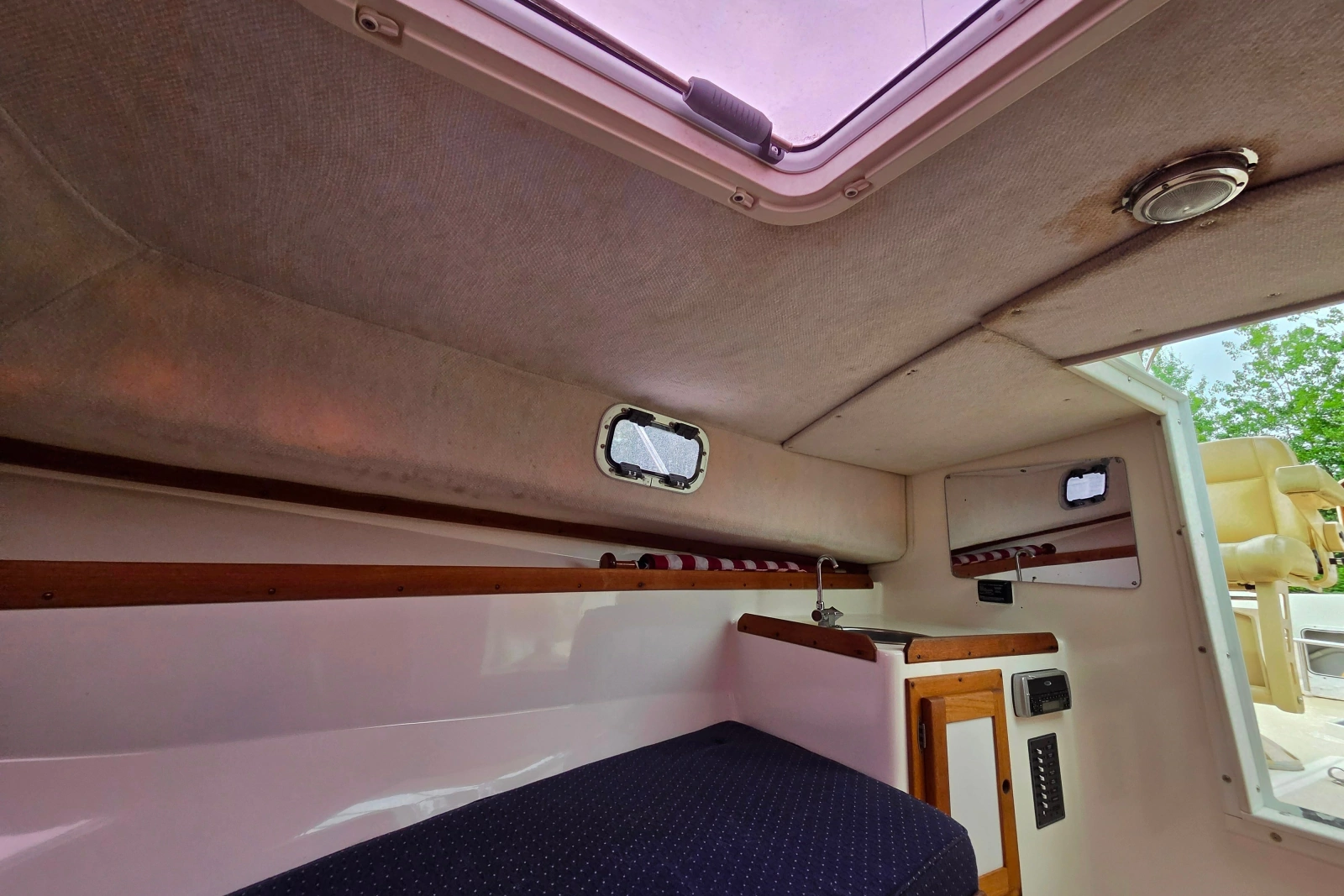 2004 Hunt Yachts Surfhunter 25