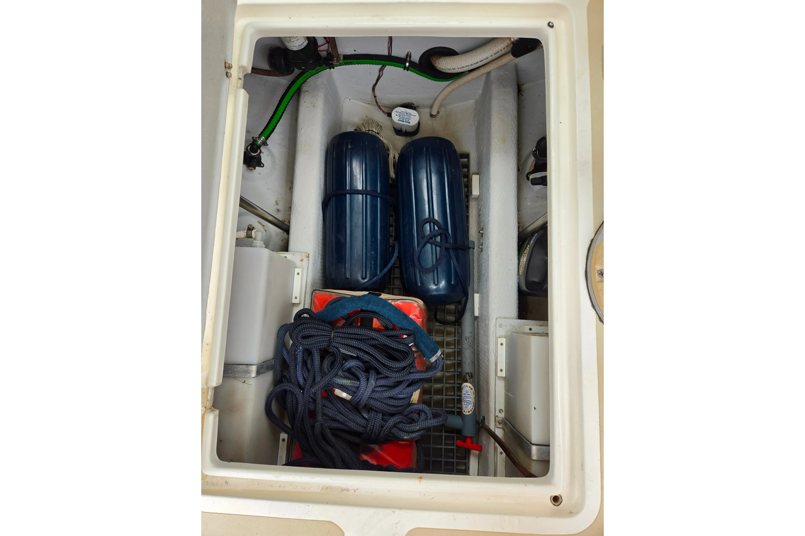 2004 Hunt Yachts Surfhunter 25