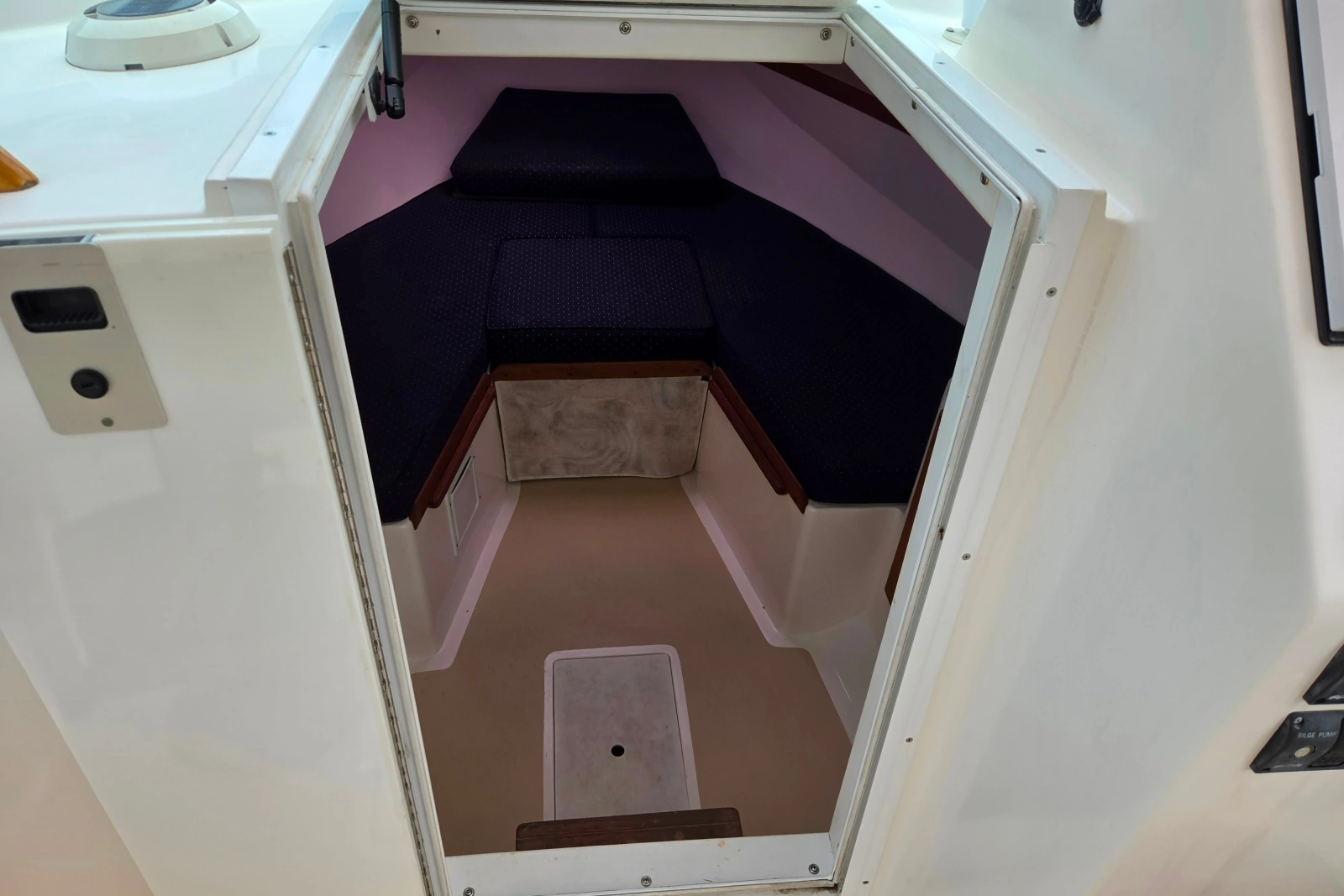 2004 Hunt Yachts Surfhunter 25