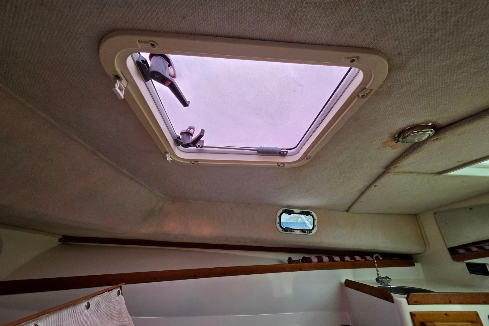 2004 Hunt Yachts Surfhunter 25