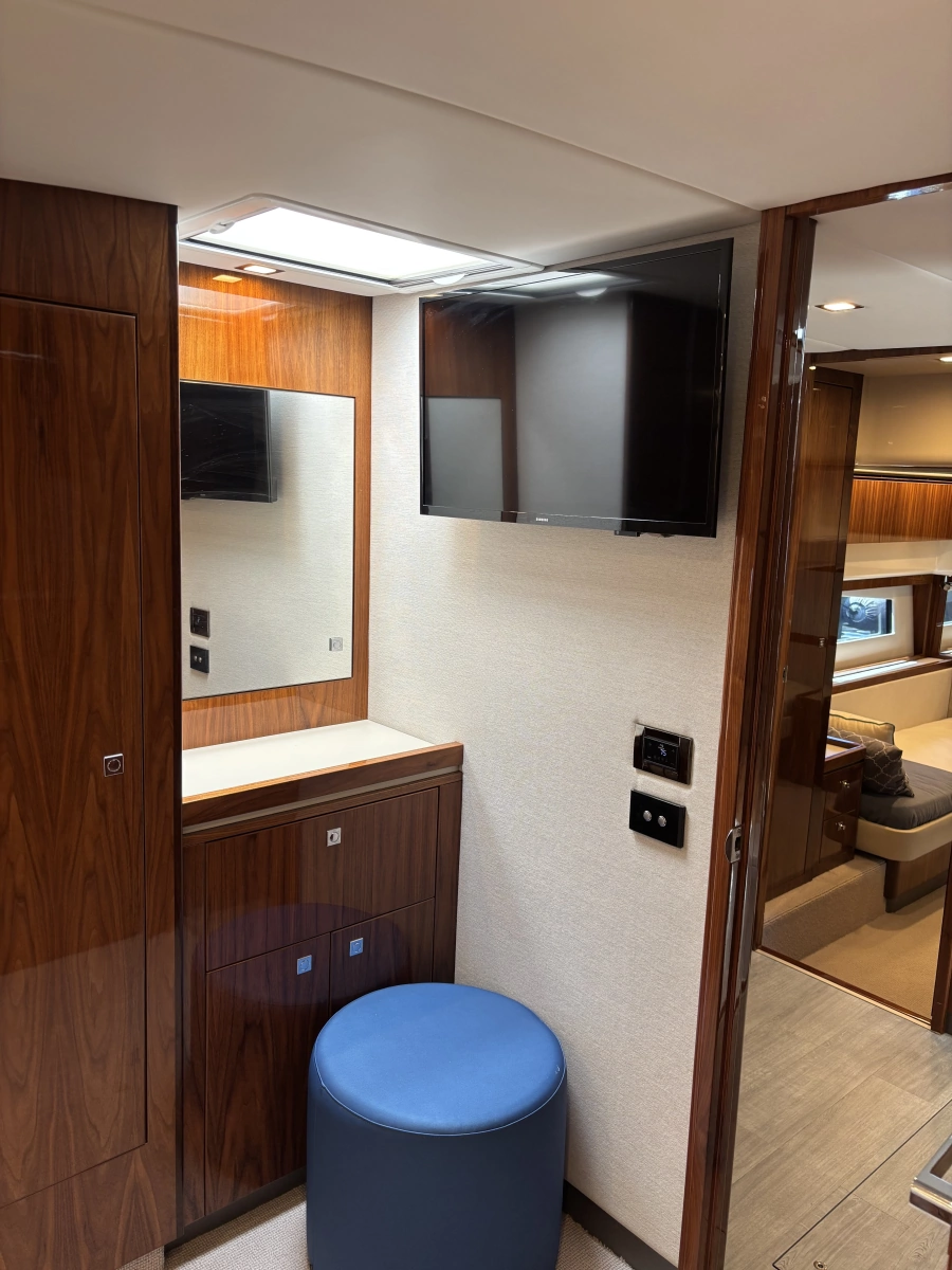 2020 Riviera 4800 Sport Yacht