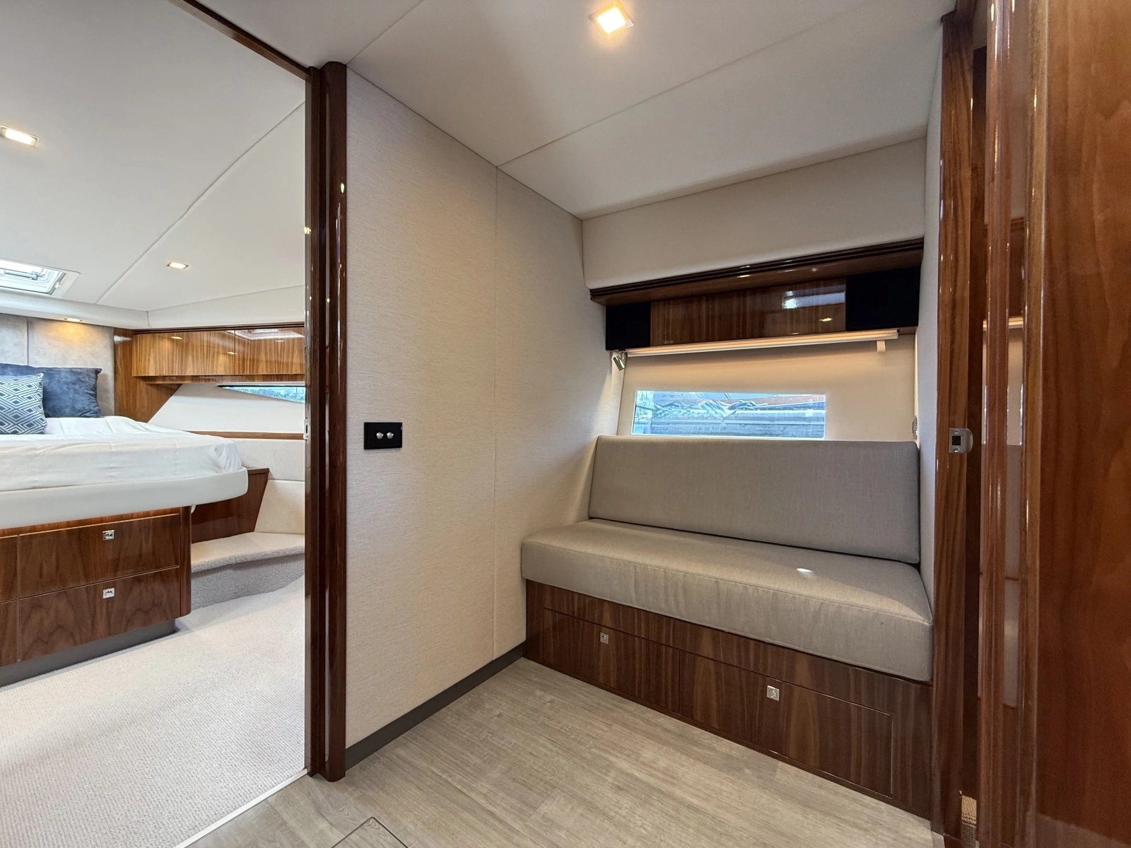 2020 Riviera 4800 Sport Yacht