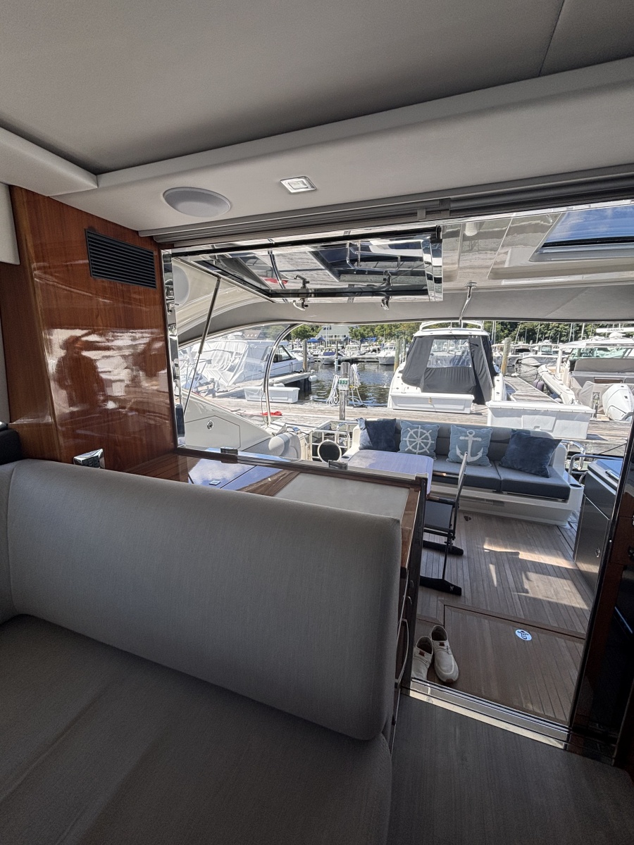 2020 Riviera 4800 Sport Yacht