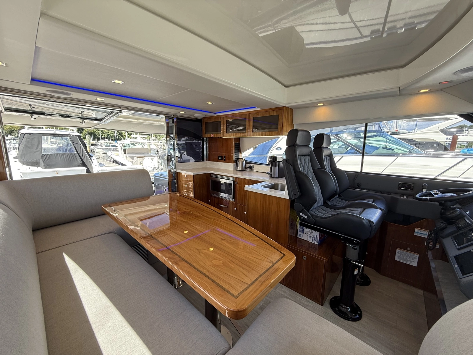2020 Riviera 4800 Sport Yacht