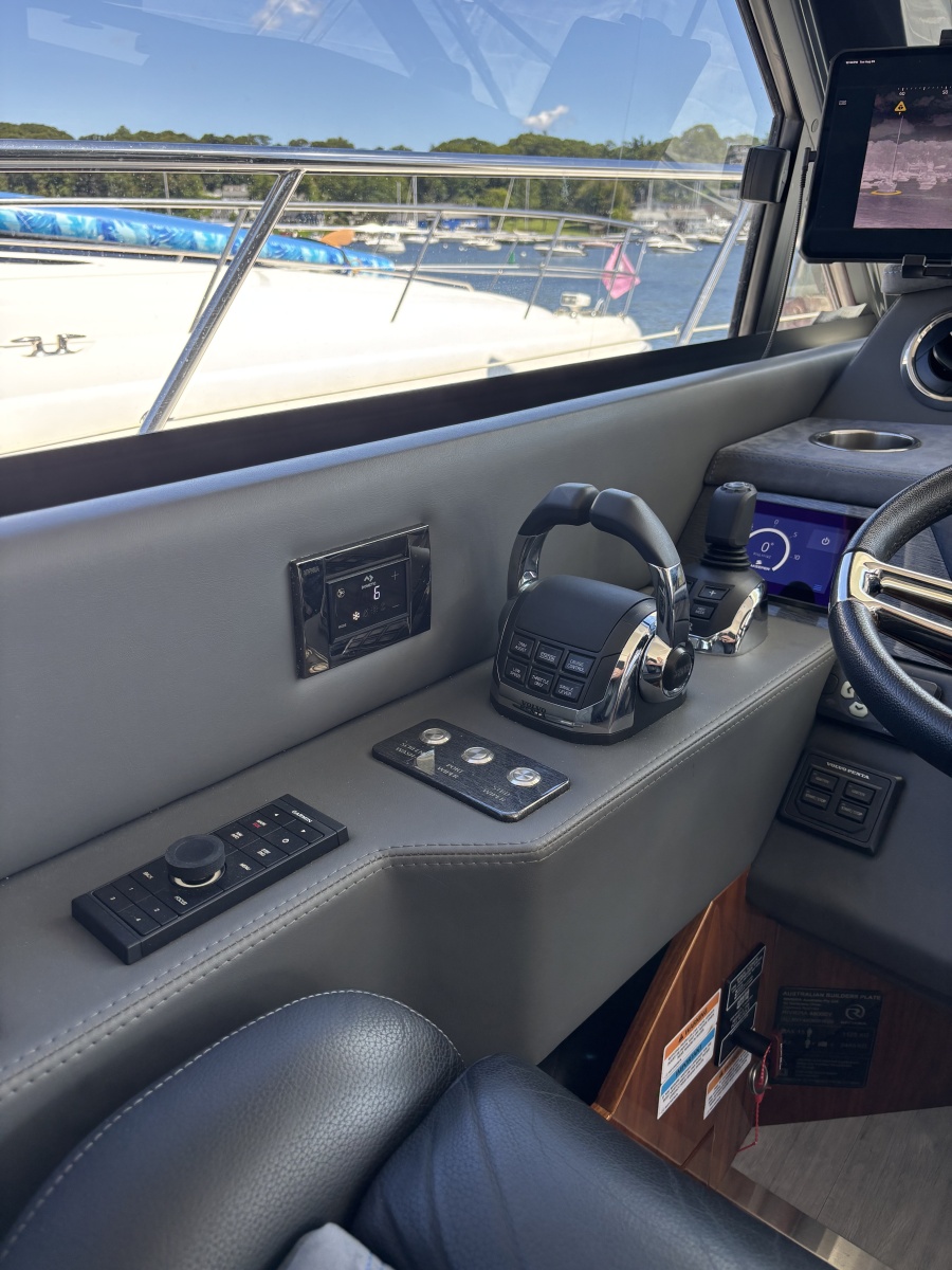 2020 Riviera 4800 Sport Yacht