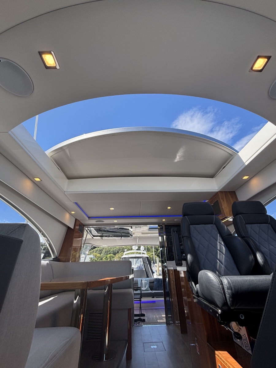 2020 Riviera 4800 Sport Yacht