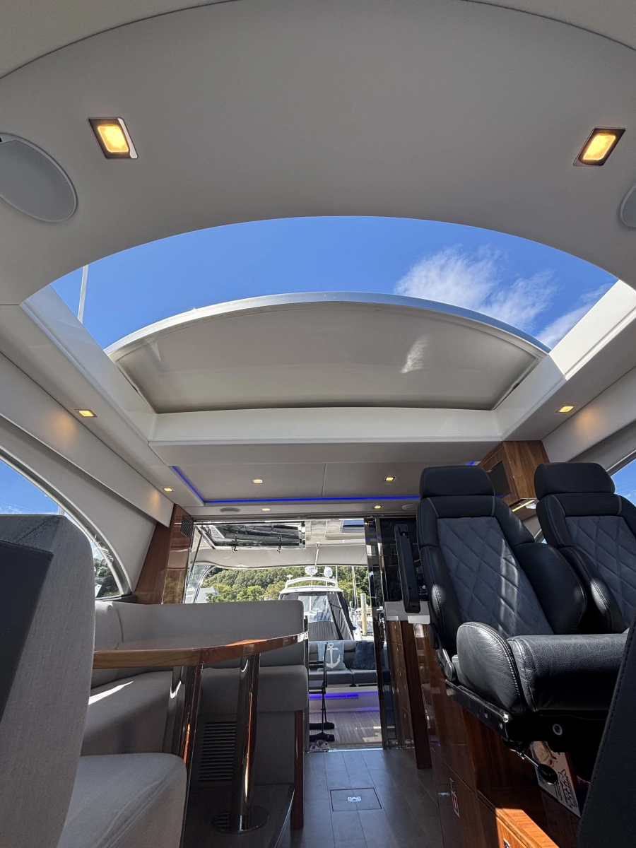 2020 Riviera 4800 Sport Yacht