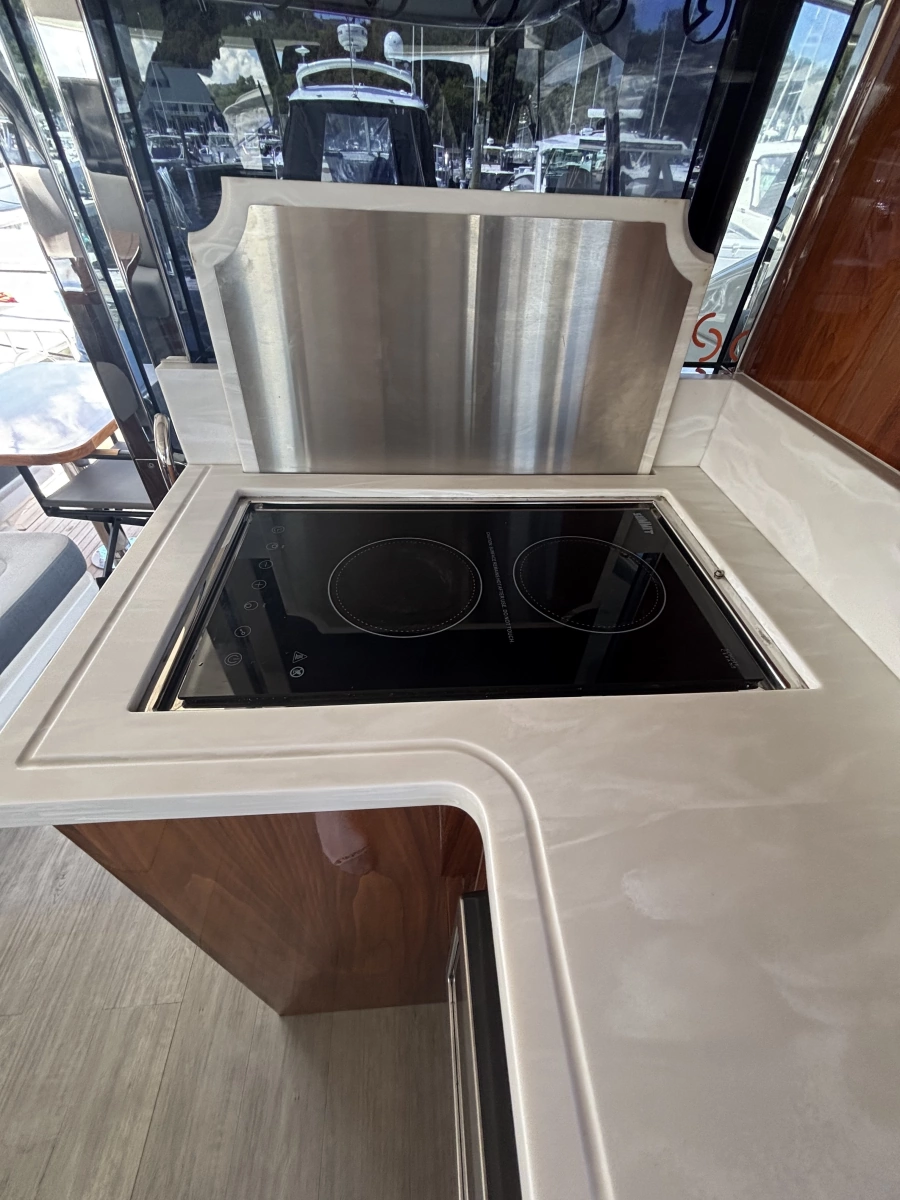 2020 Riviera 4800 Sport Yacht