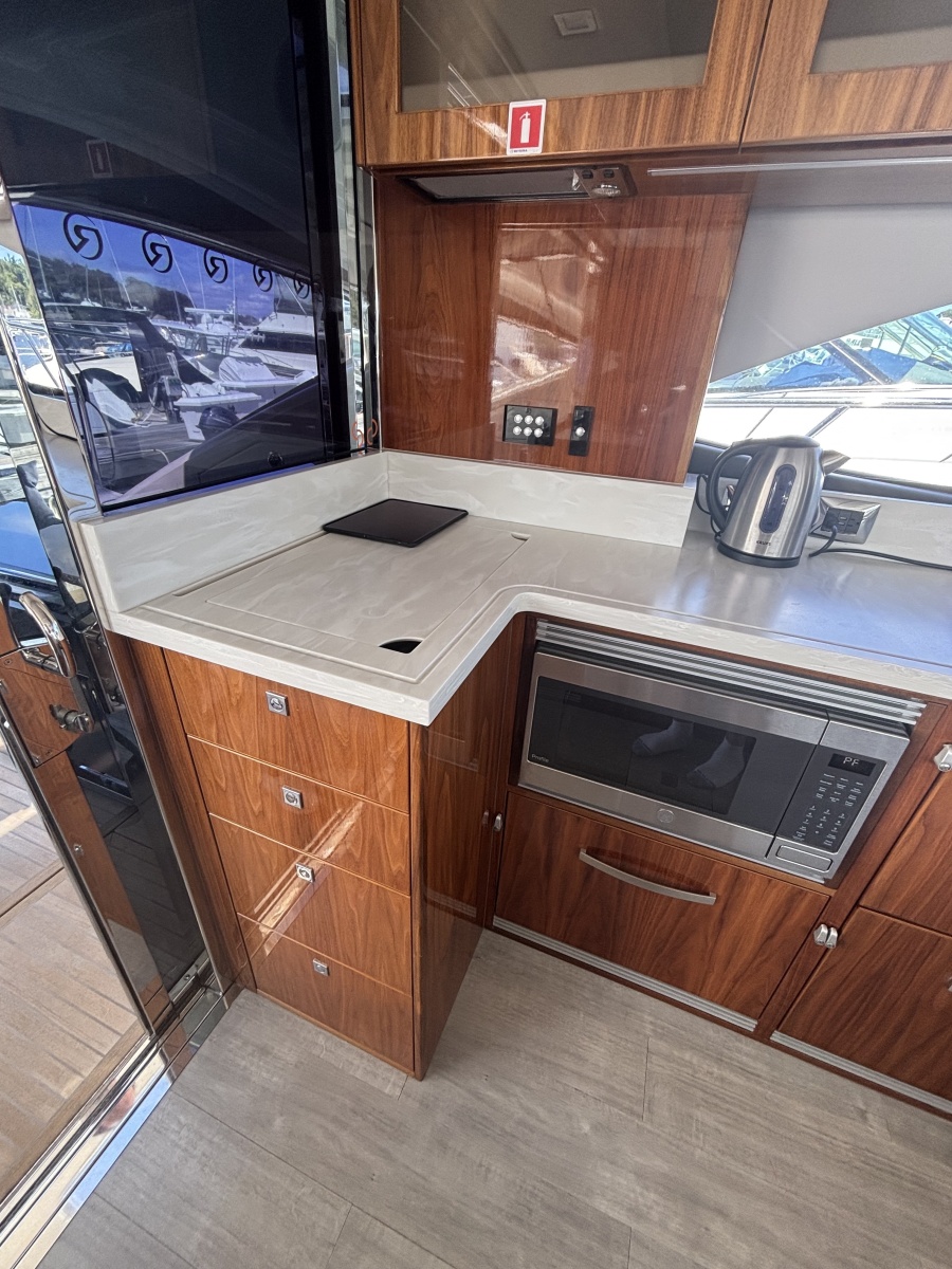 2020 Riviera 4800 Sport Yacht