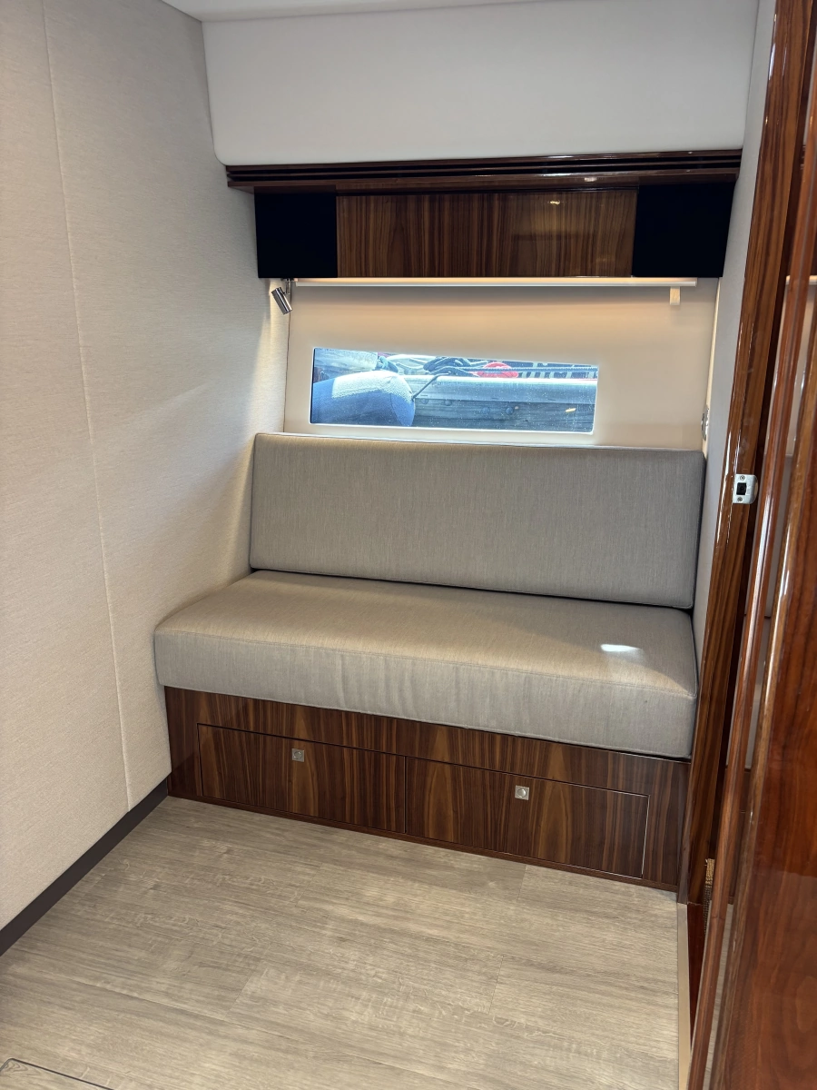 2020 Riviera 4800 Sport Yacht