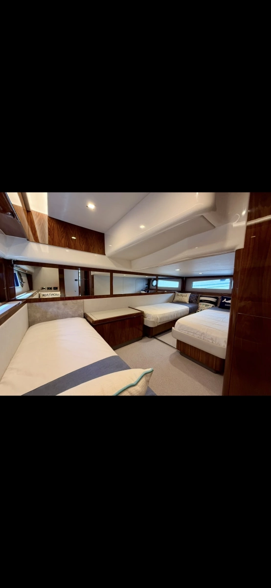 2020 Riviera 4800 Sport Yacht