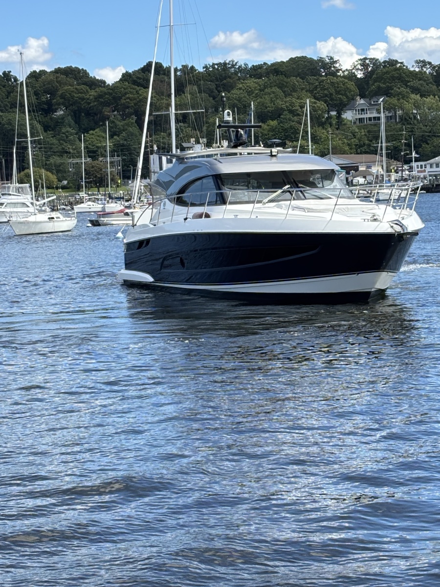 2020 Riviera 4800 Sport Yacht