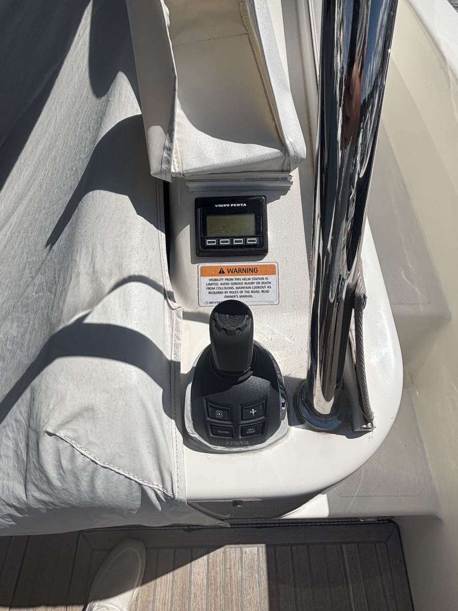 2020 Riviera 4800 Sport Yacht