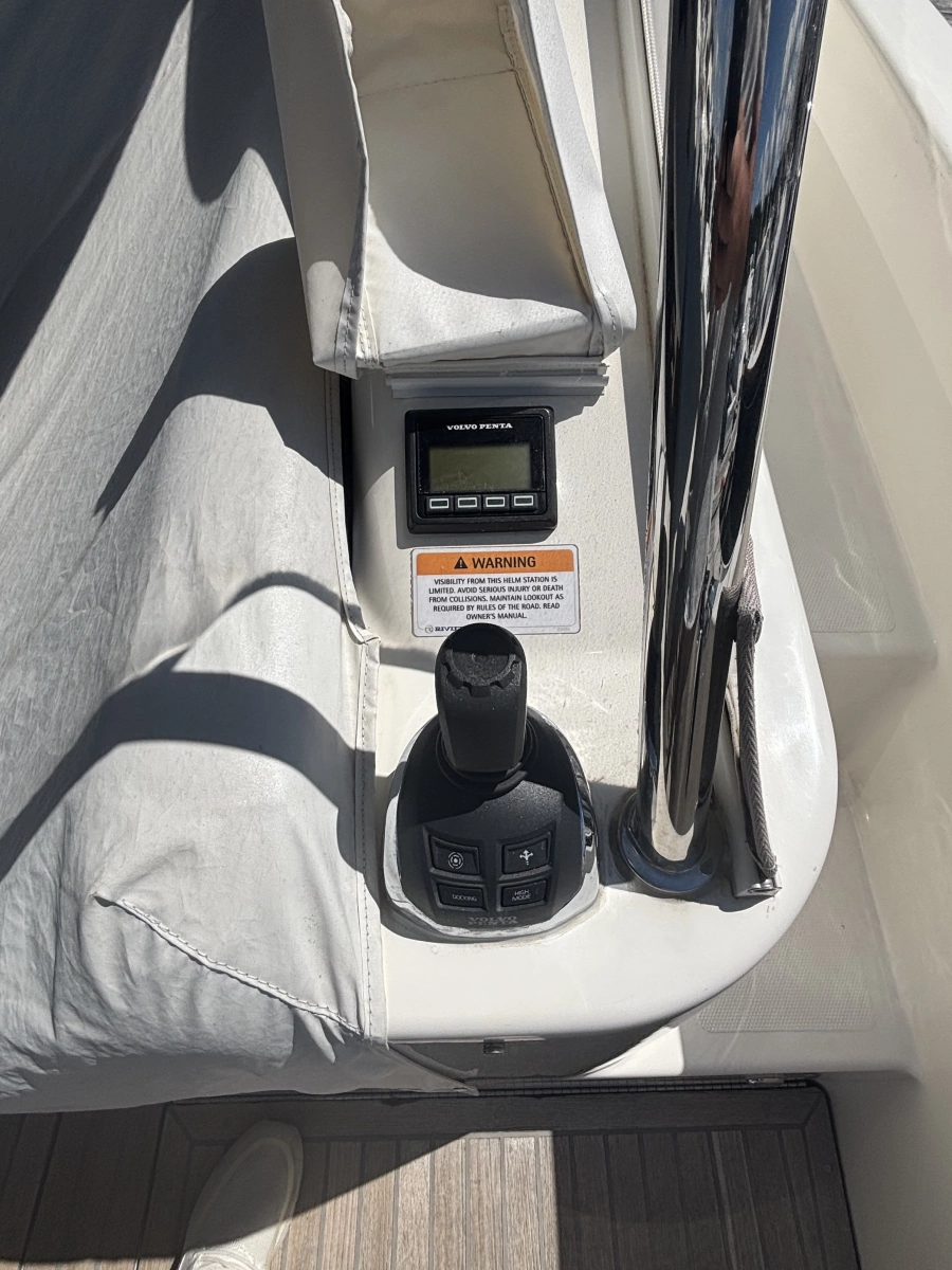 2020 Riviera 4800 Sport Yacht