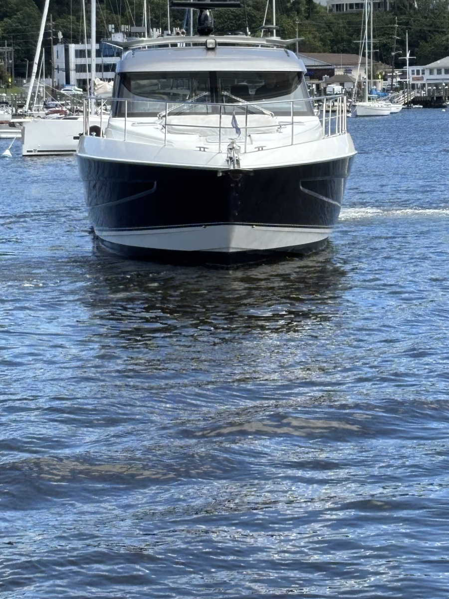 2020 Riviera 4800 Sport Yacht