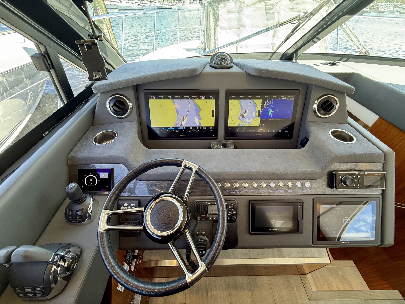 2020 Riviera 4800 Sport Yacht