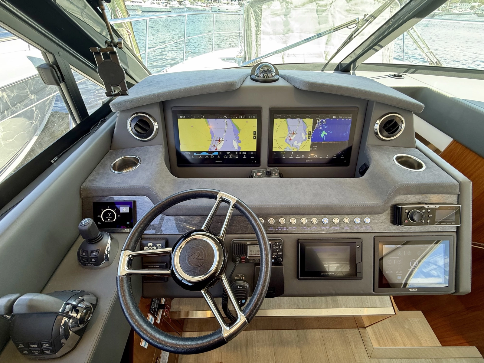 2020 Riviera 4800 Sport Yacht